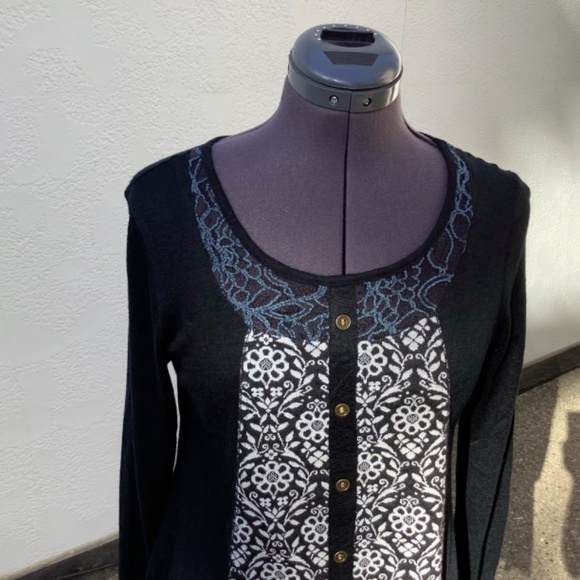 Papillon long sleeve light weight button front size small never worn. - Picture 3 of 6